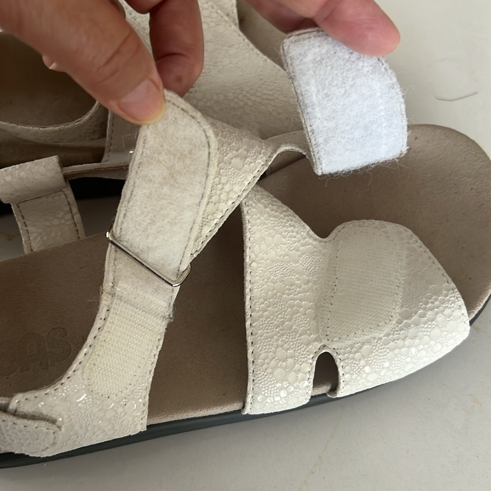 SAS women sandals color: white                       Size: 6.5 M - Picture 12 of 12